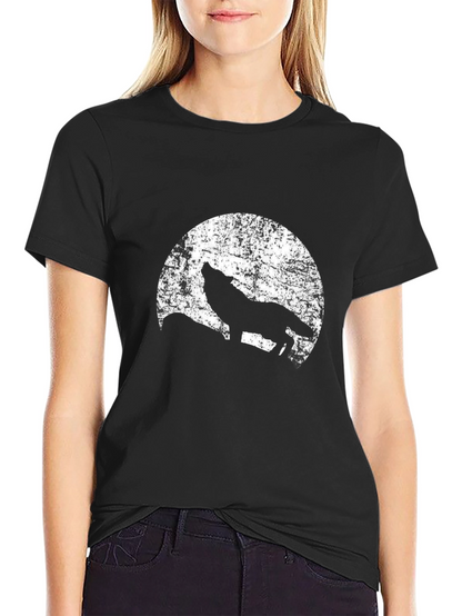 Wolf Howling at Moon Graphic Tee - Black T-Shirt