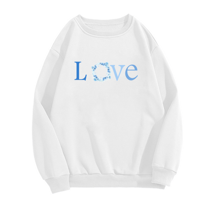 Love Wreath Letter Sweatshirt - Floral Ring Typography Crewneck, Botanical Word Art Pullover, Romantic Love Gift Sweatshirt, Winter Bloom Top