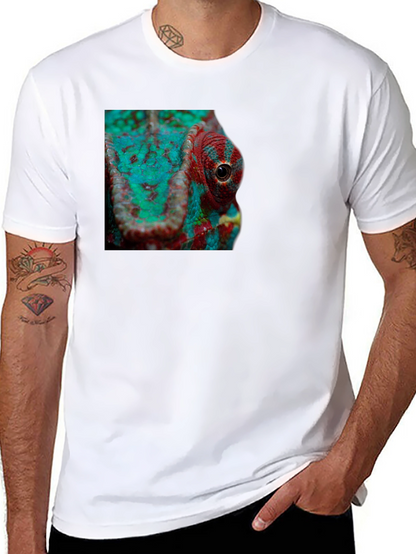 Chameleon Close-Up Graphic T-Shirt
