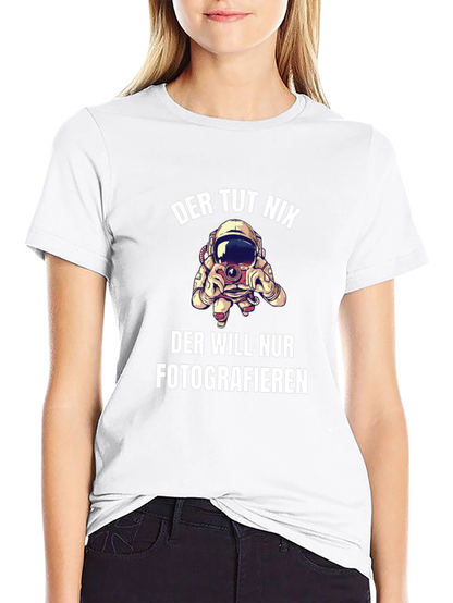 Astronaut Photographer Graphic Tee - Der Tut Nix Shirt